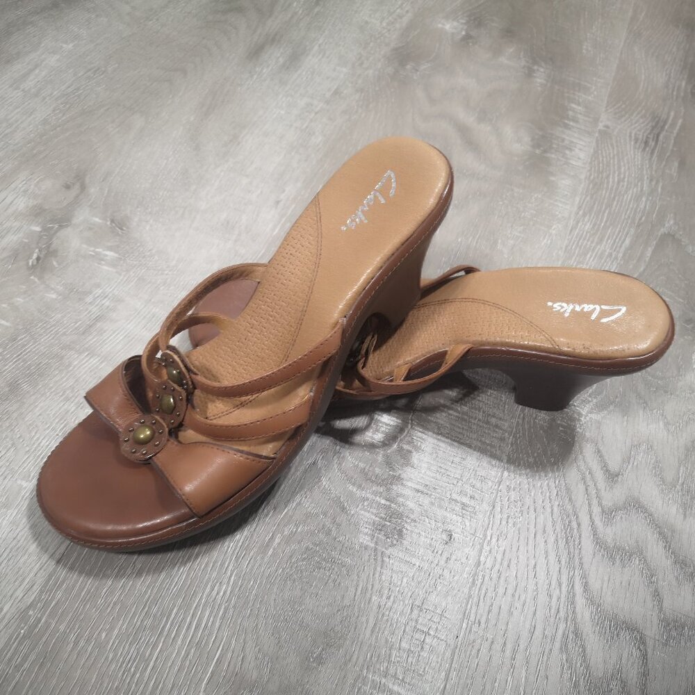Clarks Ladies Size 7.5 Tan Leather Upper Heeled Slip On Sandals